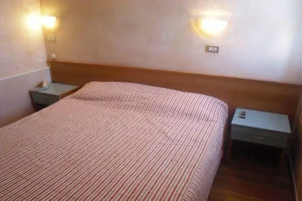 Hotel Britannia Marina Centro 3*