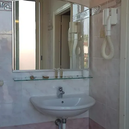 Britannia Marina Centro 3* רימיני