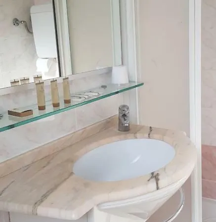 Britannia Marina Centro 3* רימיני
