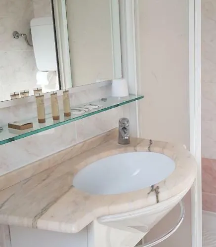 Britannia Marina Centro 3* רימיני