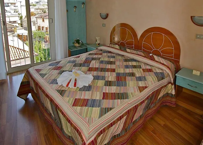 Szálloda Britannia Marina Centro 3*