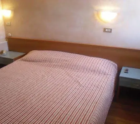 Szálloda Britannia Marina Centro 3*